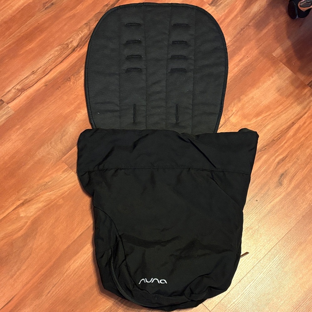 Nuna Black Stroller Footmuff and Seat Liner never used